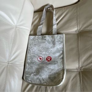 🆓 🆕 LULULEMON Reusable Small  Shopping Tote Bag - NWOT